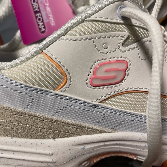 Women’s size 11 Skechers D’Lites - Picture 7 of 8